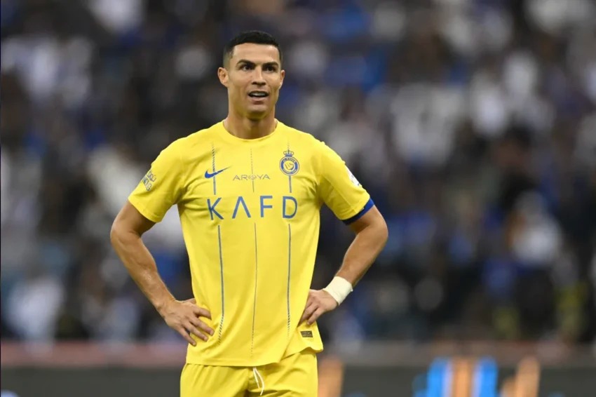 Ronaldo tuyên bố quả bóng vàng mất uy tín sau chiến thắng của Messi