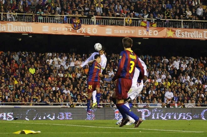 HLV Mourinho thừa nhận không thể huấn luyện Ronaldo