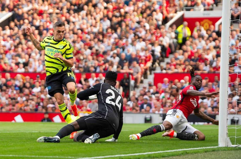 Đánh bại M.U, Arsenal khiến cuộc đua vô địch căng thẳng đến vòng cuối