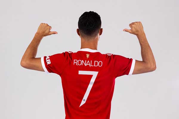 CHÍNH THỨC: Ronaldo mặc áo số 7 huyền thoại ở Man Utd
